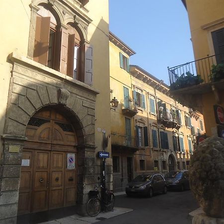 Protezione Della Giovane - Female Hostel Verona Luaran gambar
