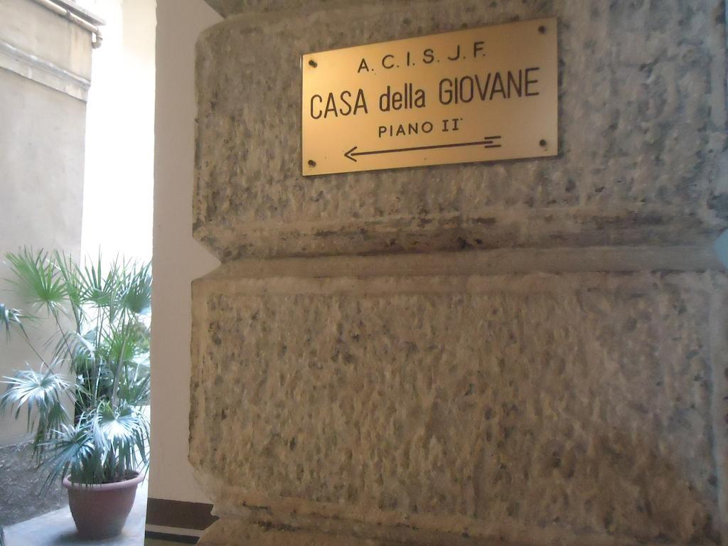 Protezione Della Giovane - Female Hostel Verona Luaran gambar