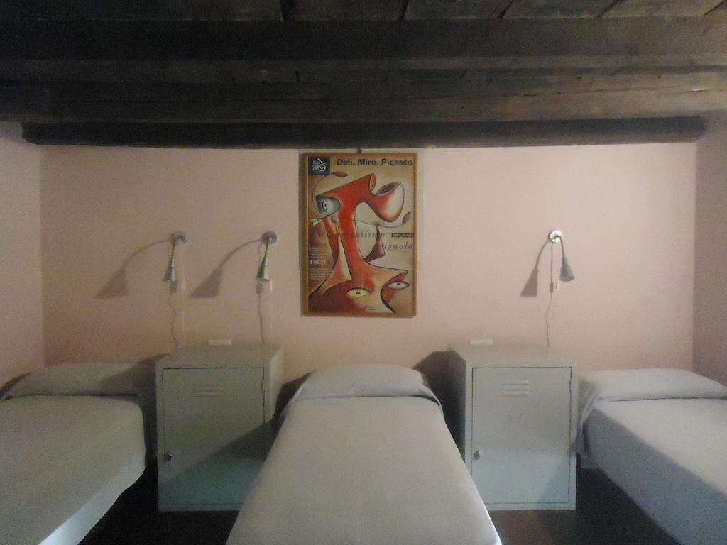 Protezione Della Giovane - Female Hostel Verona Bilik gambar