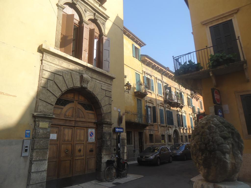 Protezione Della Giovane - Female Hostel Verona Luaran gambar